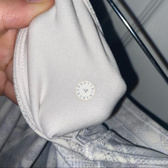 LULULEMON WHITE TRAIN TIMES CROP LEGGINGS SIZE 4 - Picture 8 of 12